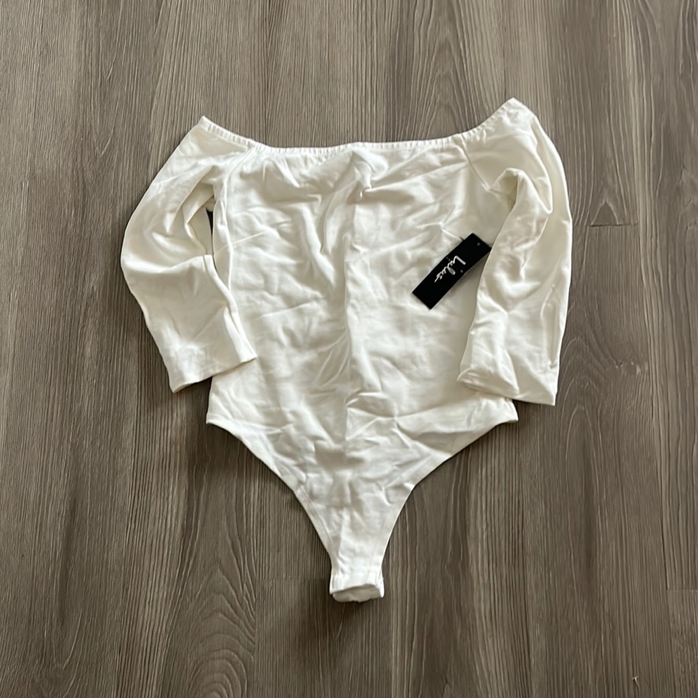 NWT Lulu’s off the shoulder body suit